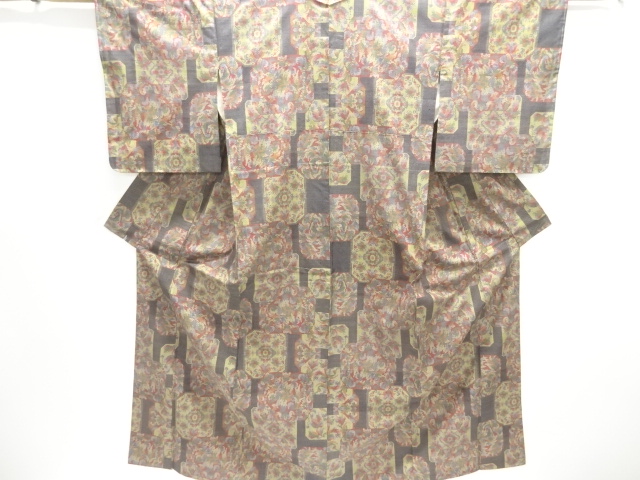 唐花模様織り出し本場泥大島紬着物(5マルキ)